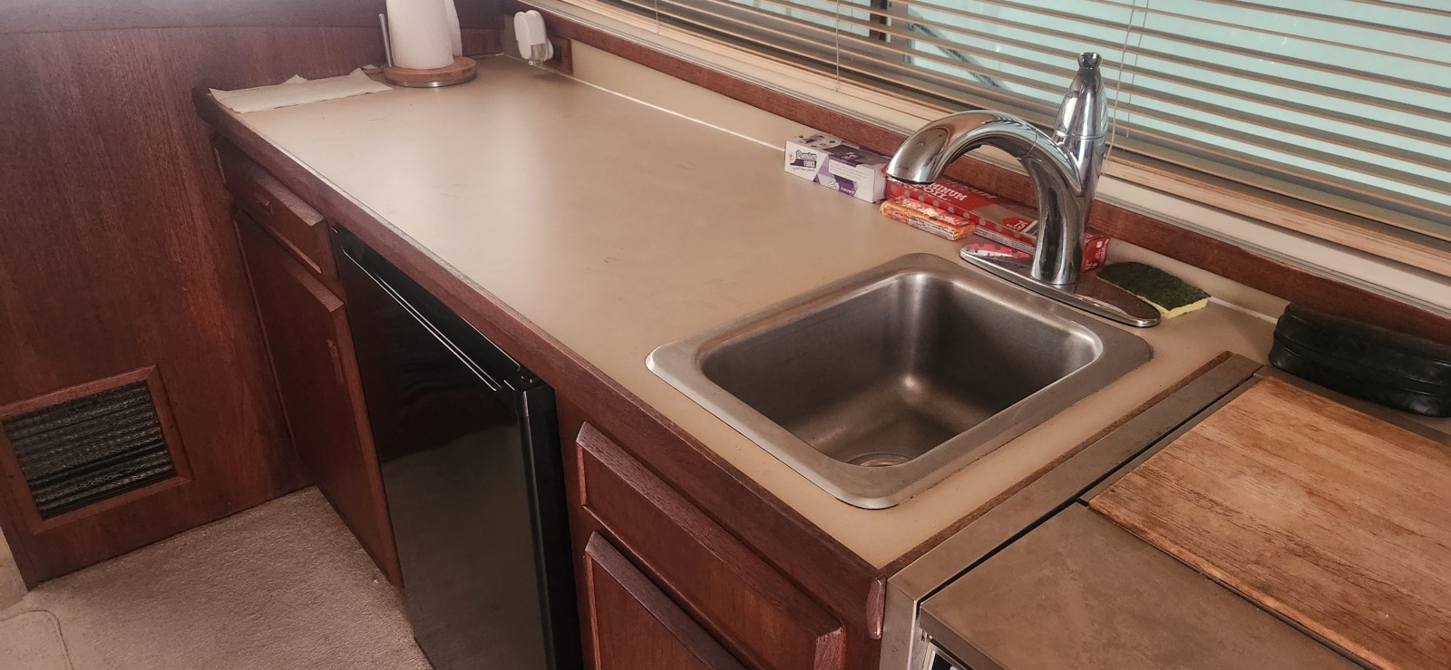 33' 1985 Bertram Flybridge Cruiser