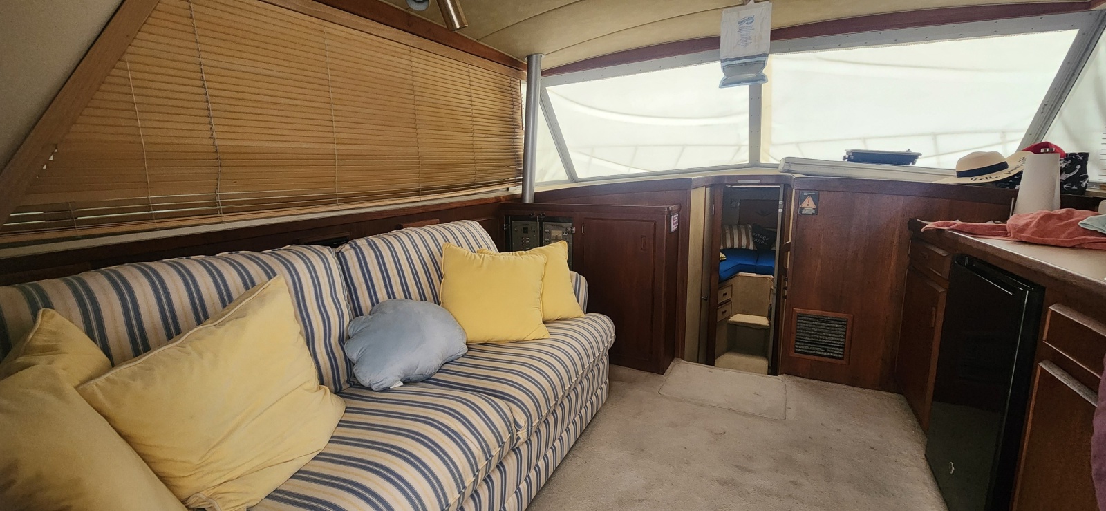 33' 1985 Bertram Flybridge Cruiser