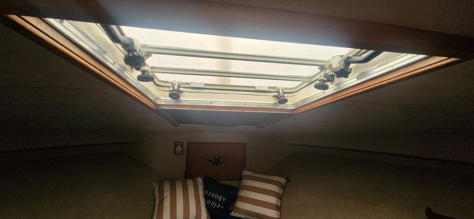 33' 1985 Bertram Flybridge Cruiser