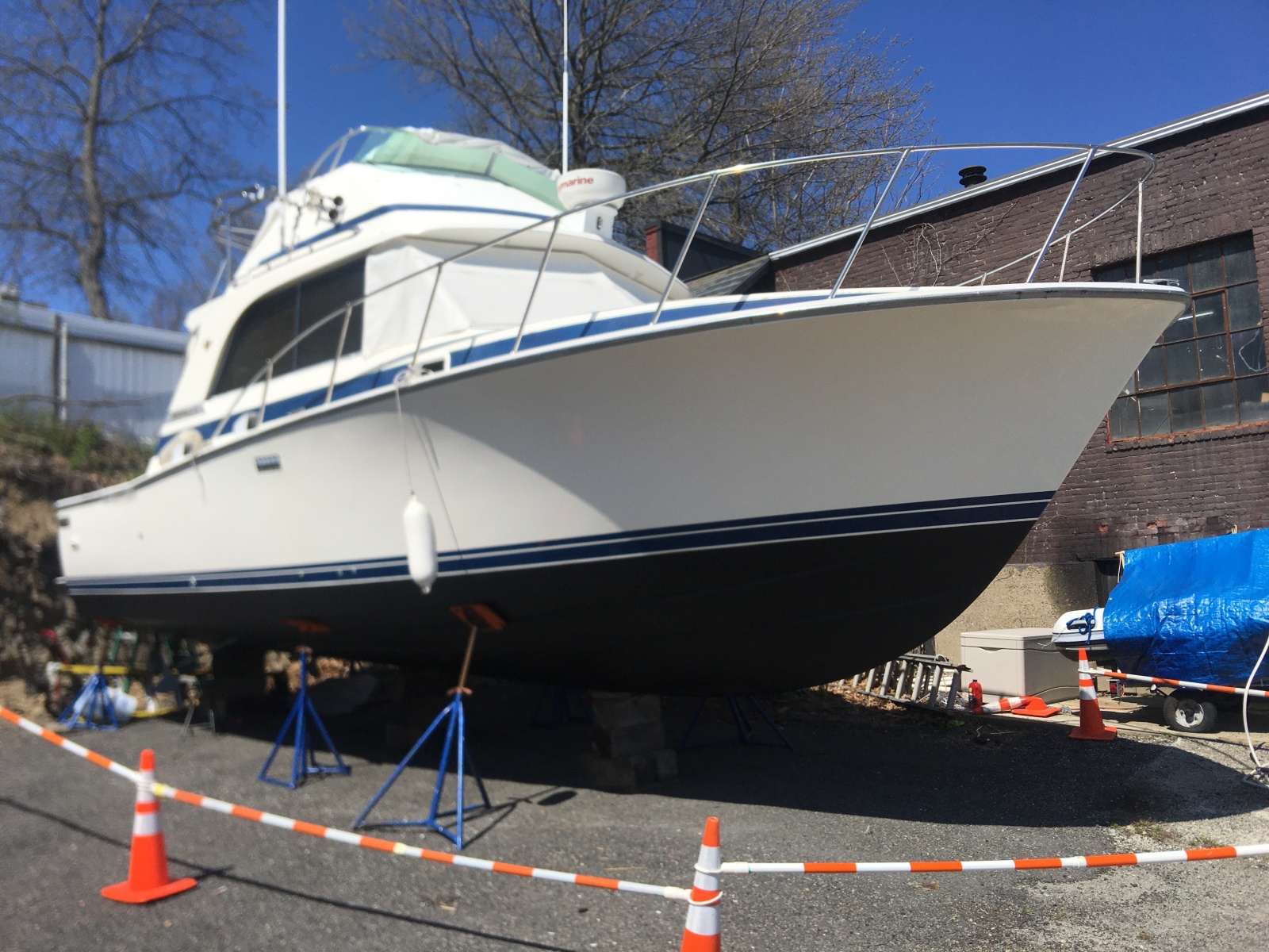 33' 1985 Bertram Flybridge Cruiser