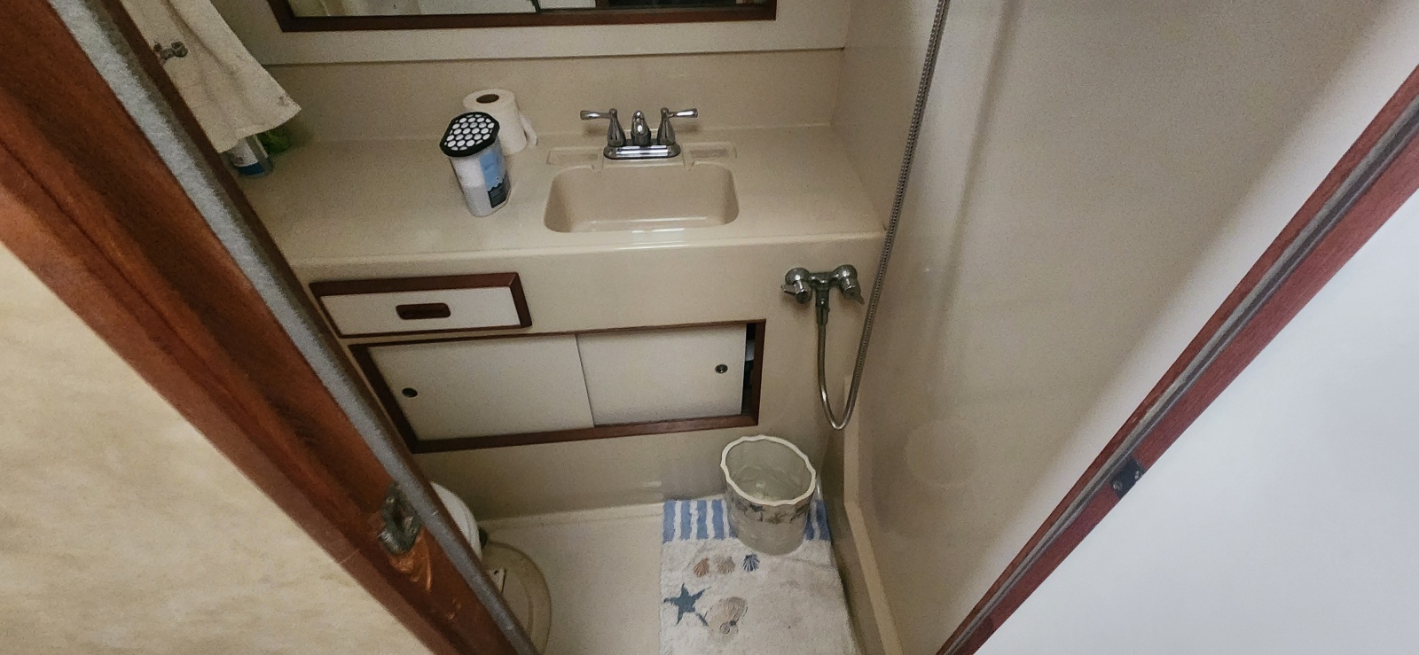 33' 1985 Bertram Flybridge Cruiser