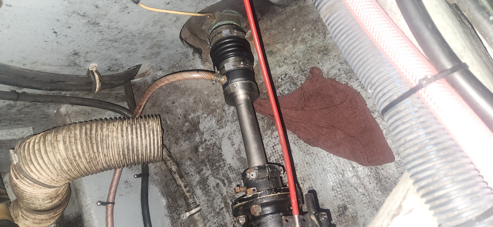 33' 1985 Bertram Flybridge Cruiser