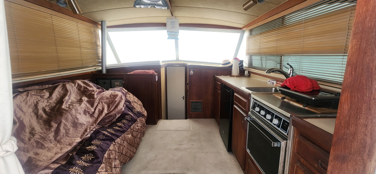 33' 1985 Bertram Flybridge Cruiser
