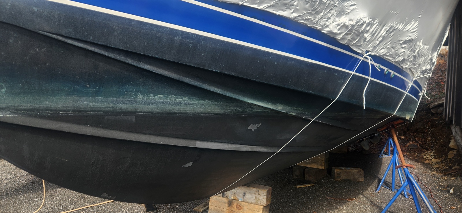 33' 1985 Bertram Flybridge Cruiser