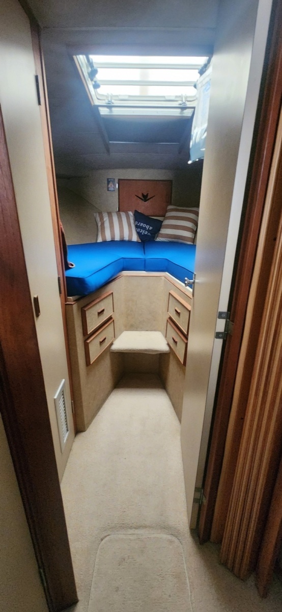 1985 Bertram Flybridge Cruiser