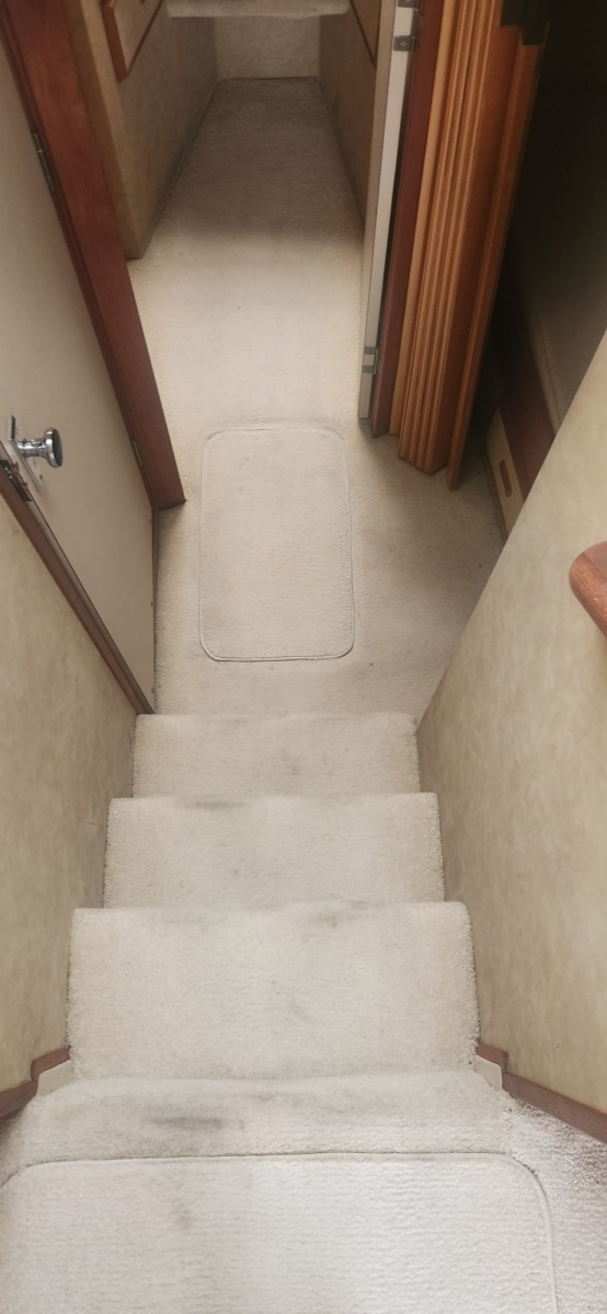 33' 1985 Bertram Flybridge Cruiser