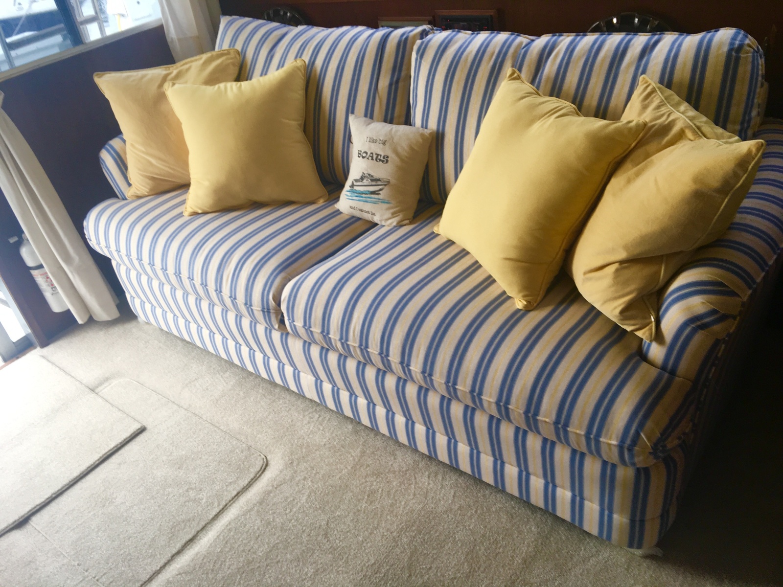 33' 1985 Bertram Flybridge Cruiser