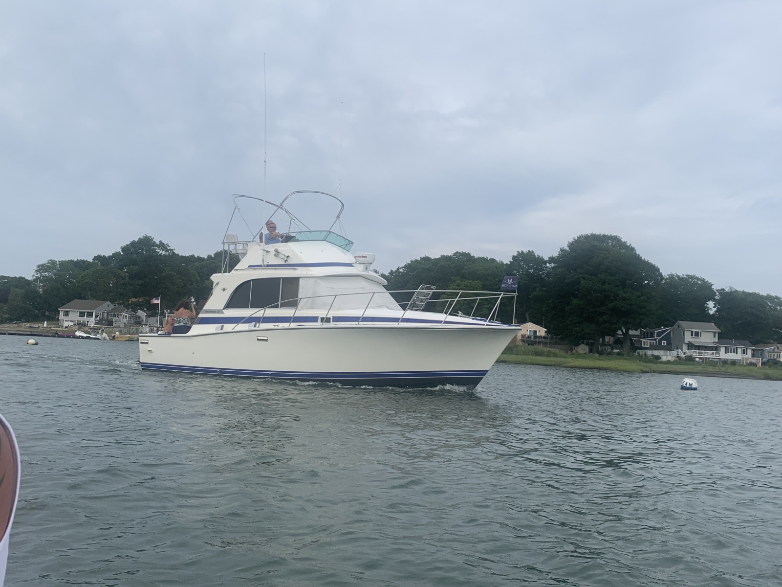 33' 1985 Bertram Flybridge Cruiser