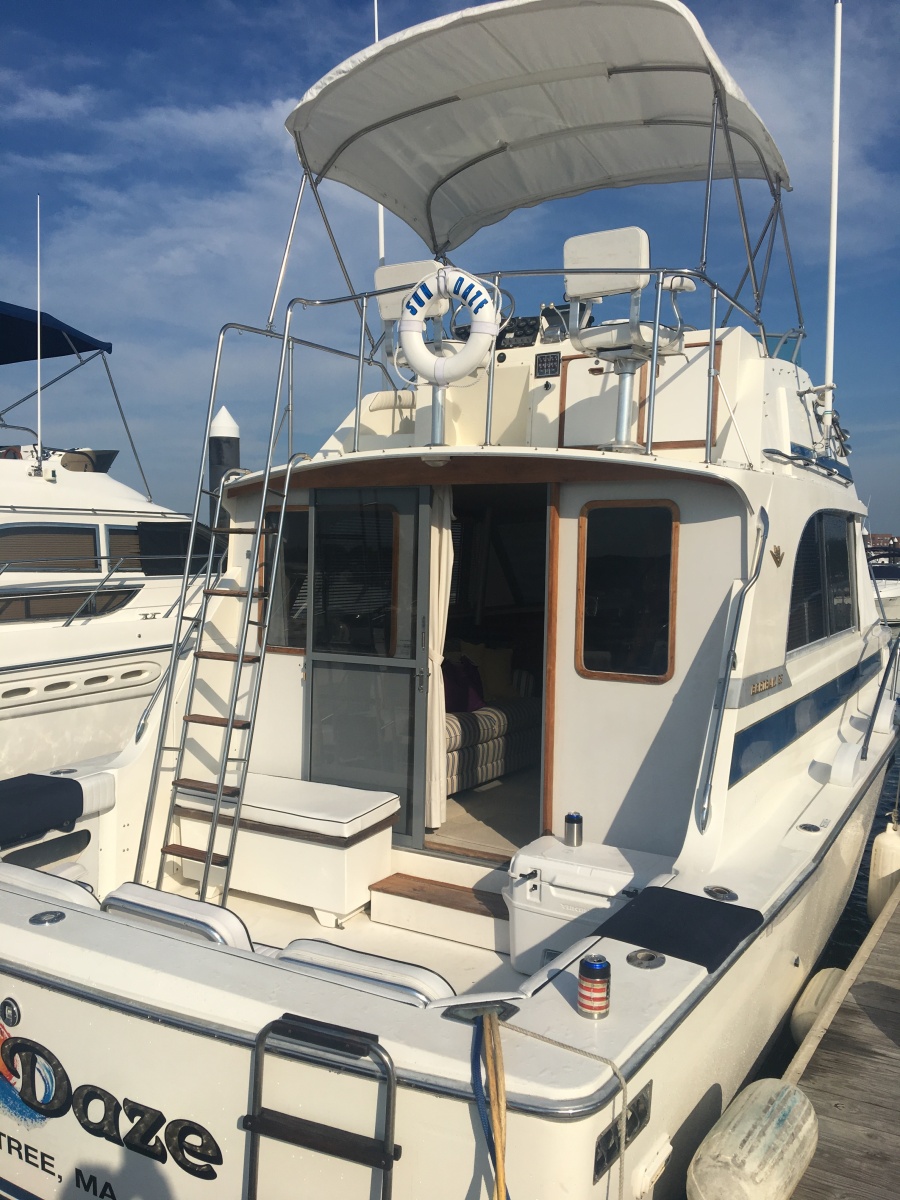 33' 1985 Bertram Flybridge Cruiser