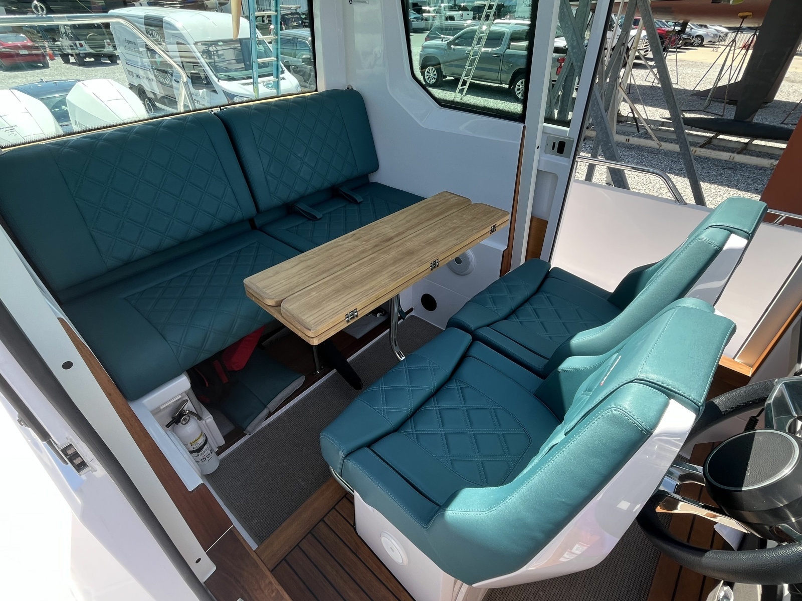 2023 Axopar 28 CABIN