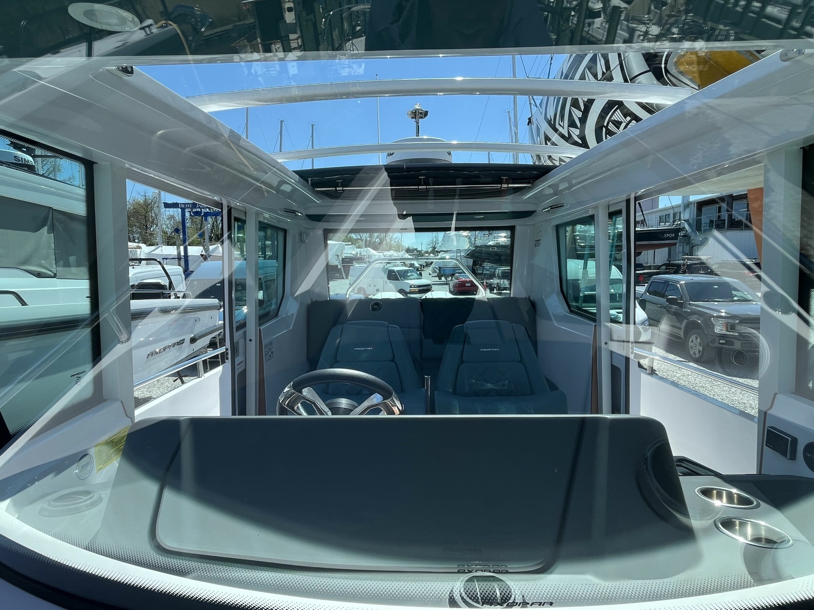 2023 Axopar 28 CABIN