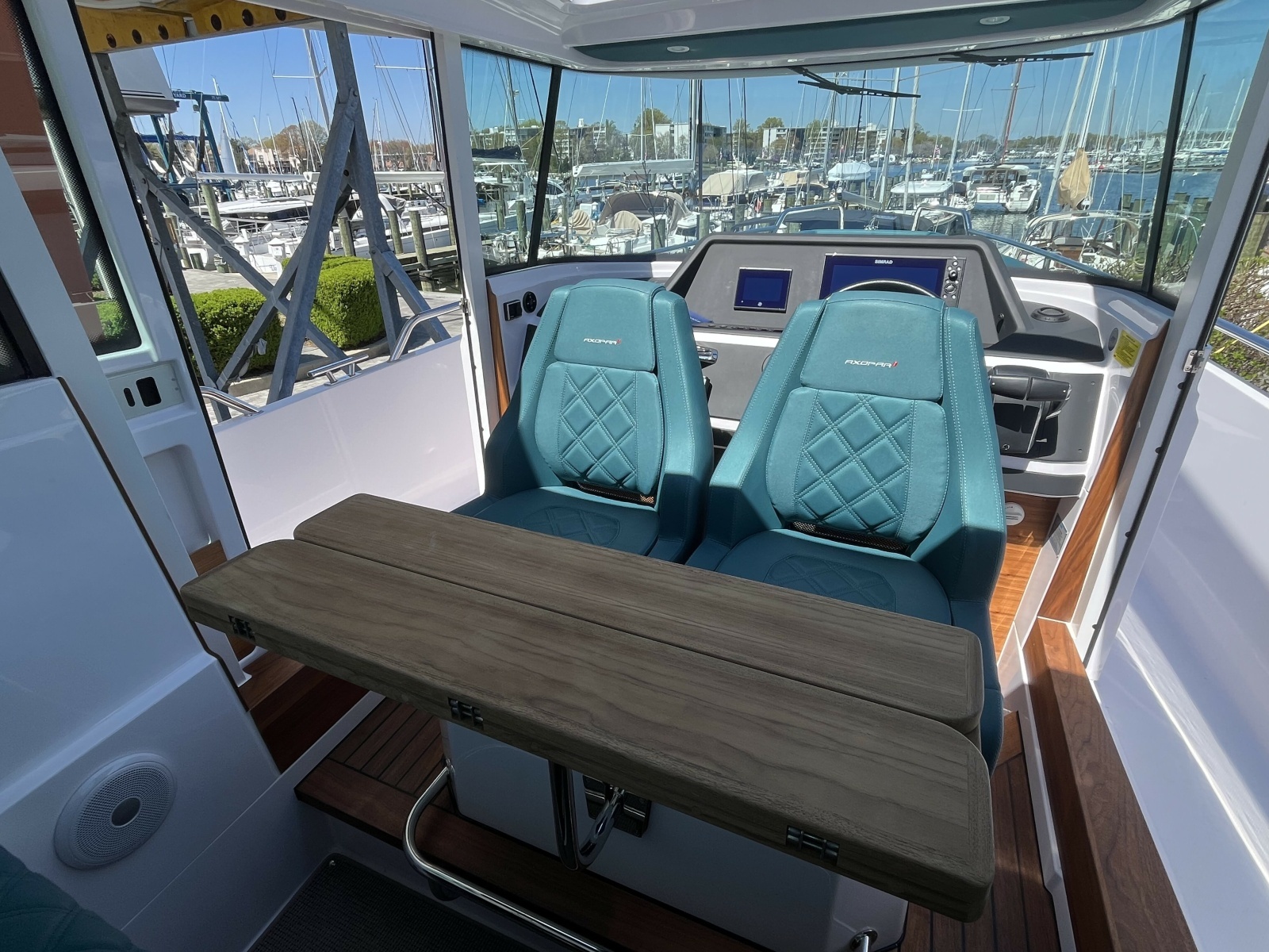 2023 Axopar 28 CABIN