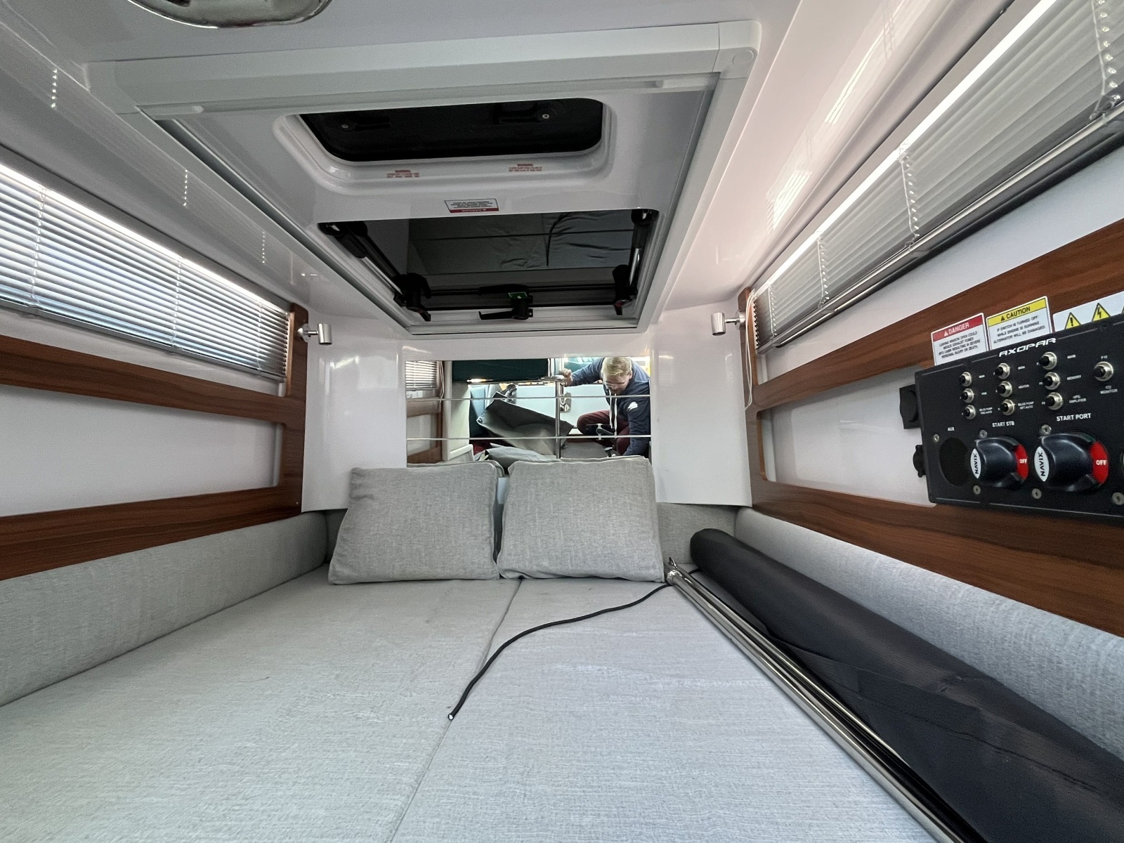 2023 Axopar 28 CABIN