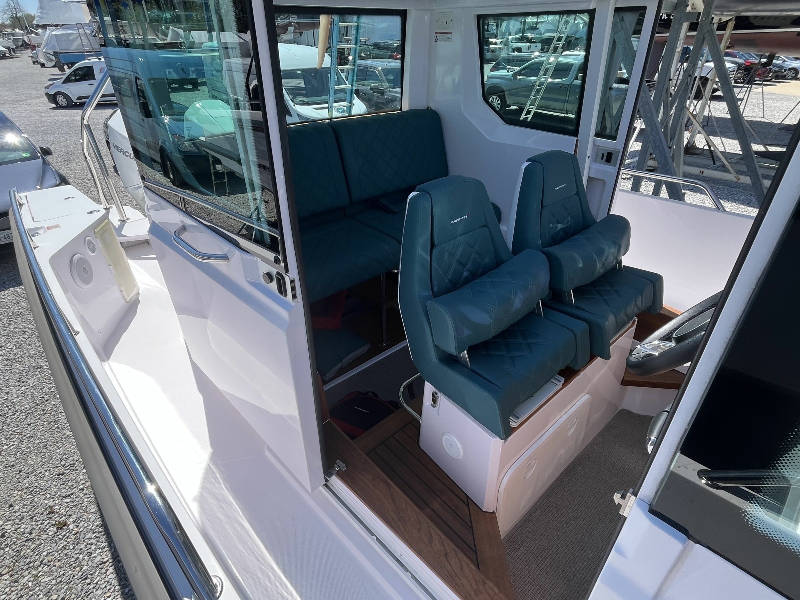 2023 Axopar 28 CABIN