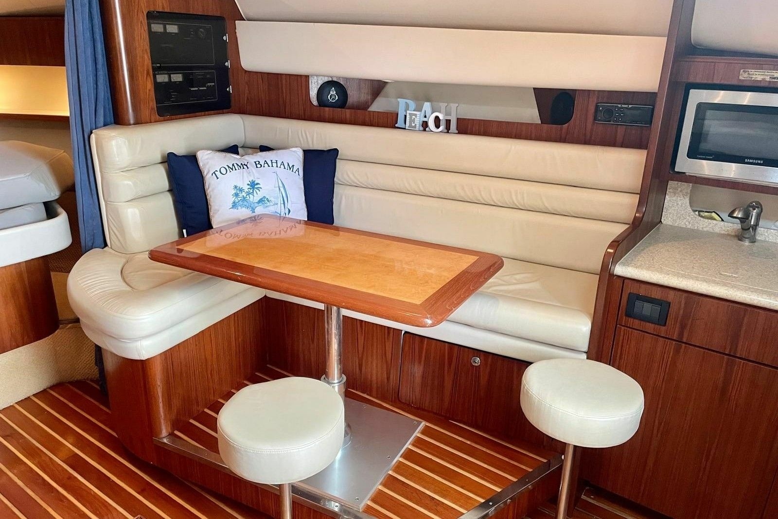 Vibe 38ft Tiara Yachts Yacht For Sale