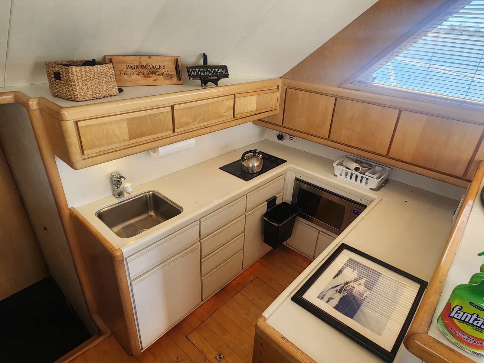 Pair of Jacks 43ft Bertram Yacht For Sale