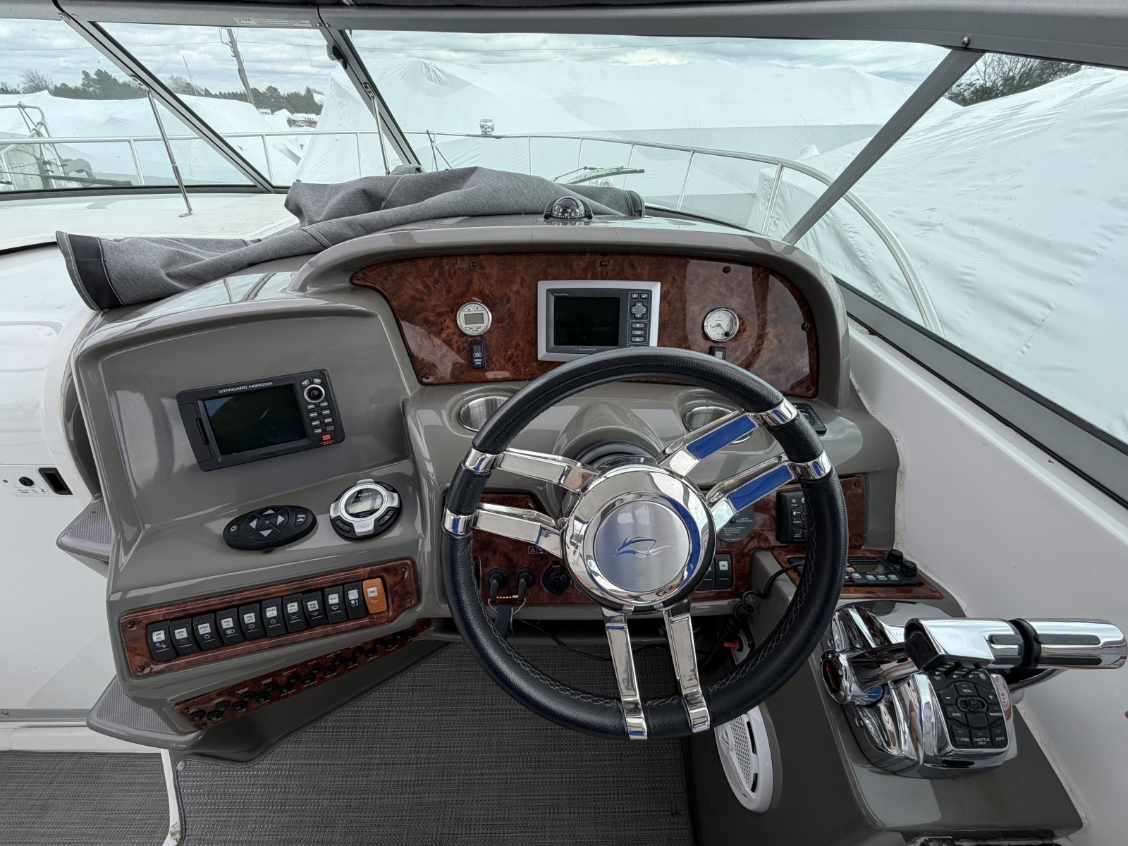 2013 Rinker 360 Express Cruiser