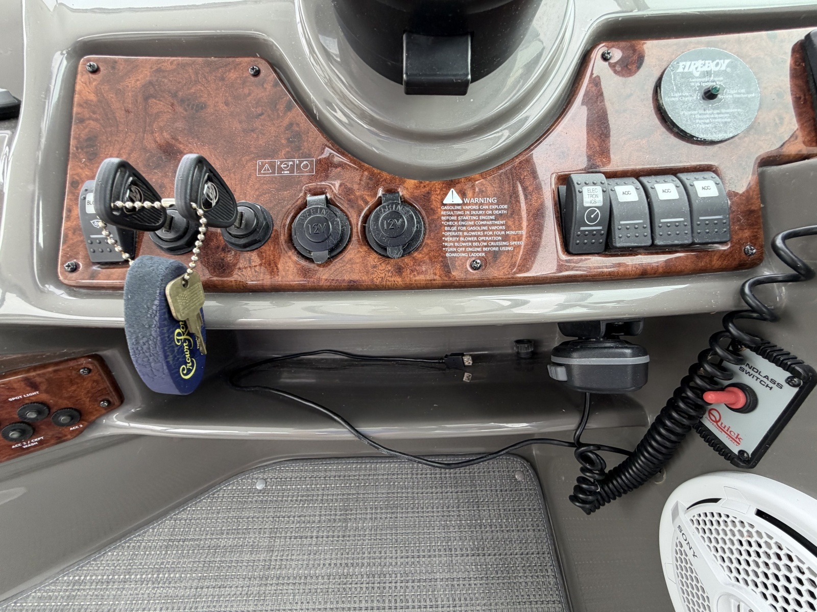 2013 Rinker 360 Express Cruiser