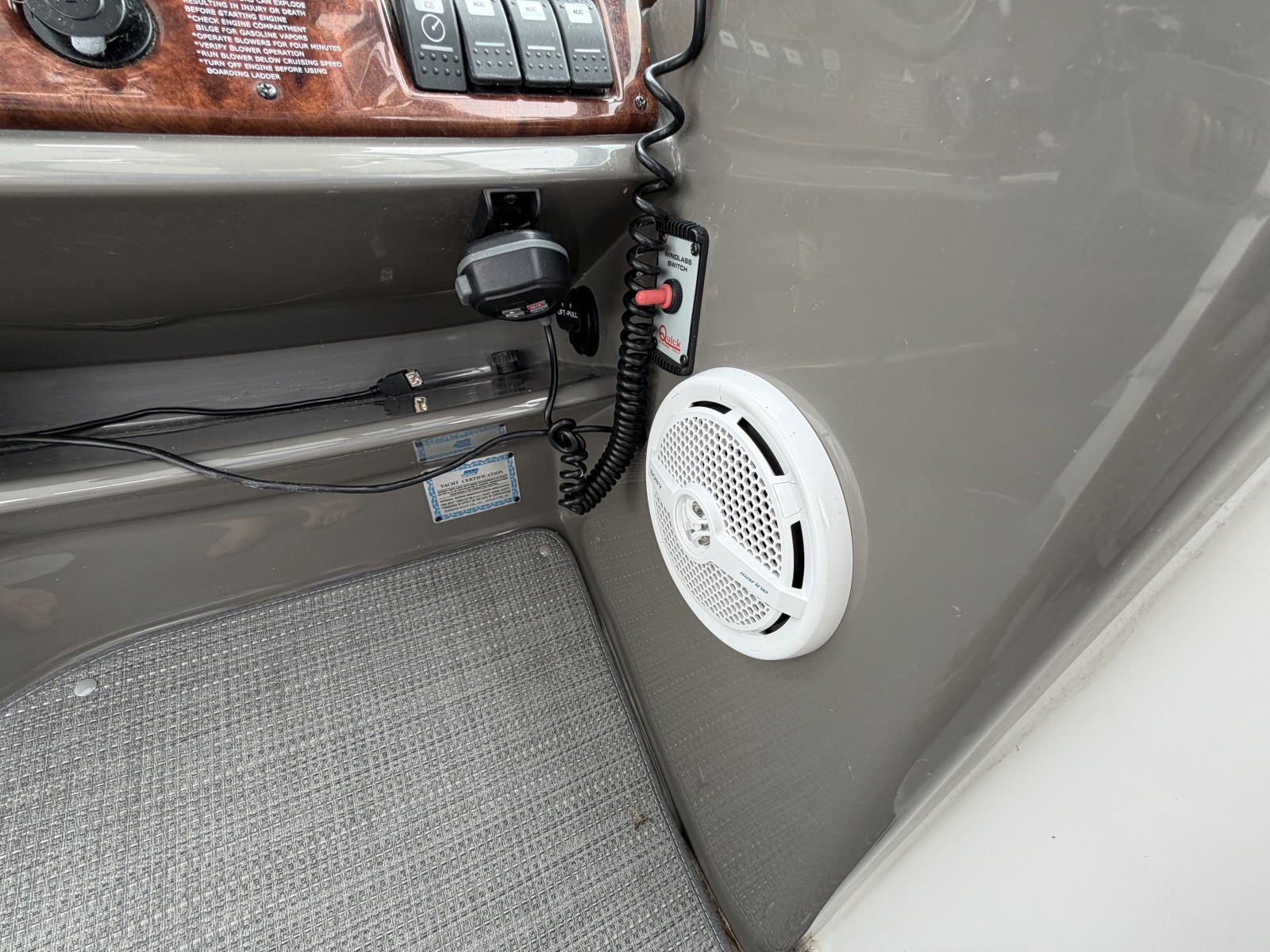 2013 Rinker 360 Express Cruiser