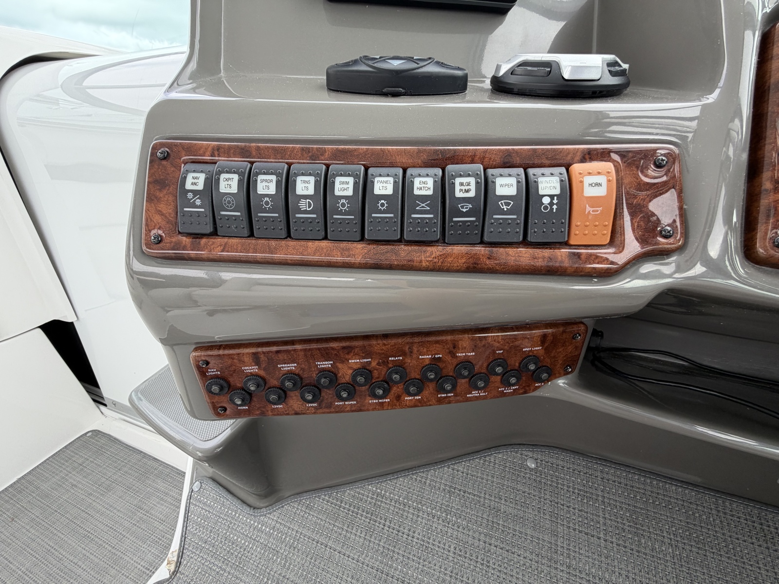 2013 Rinker 360 Express Cruiser