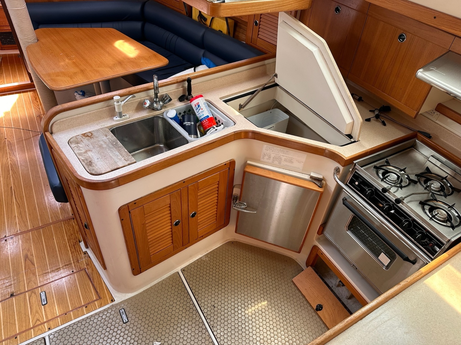 41' 2002 Catalina 400 mkII