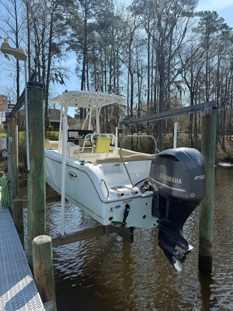 23' 2018 Sea Hunt Ultra 234
