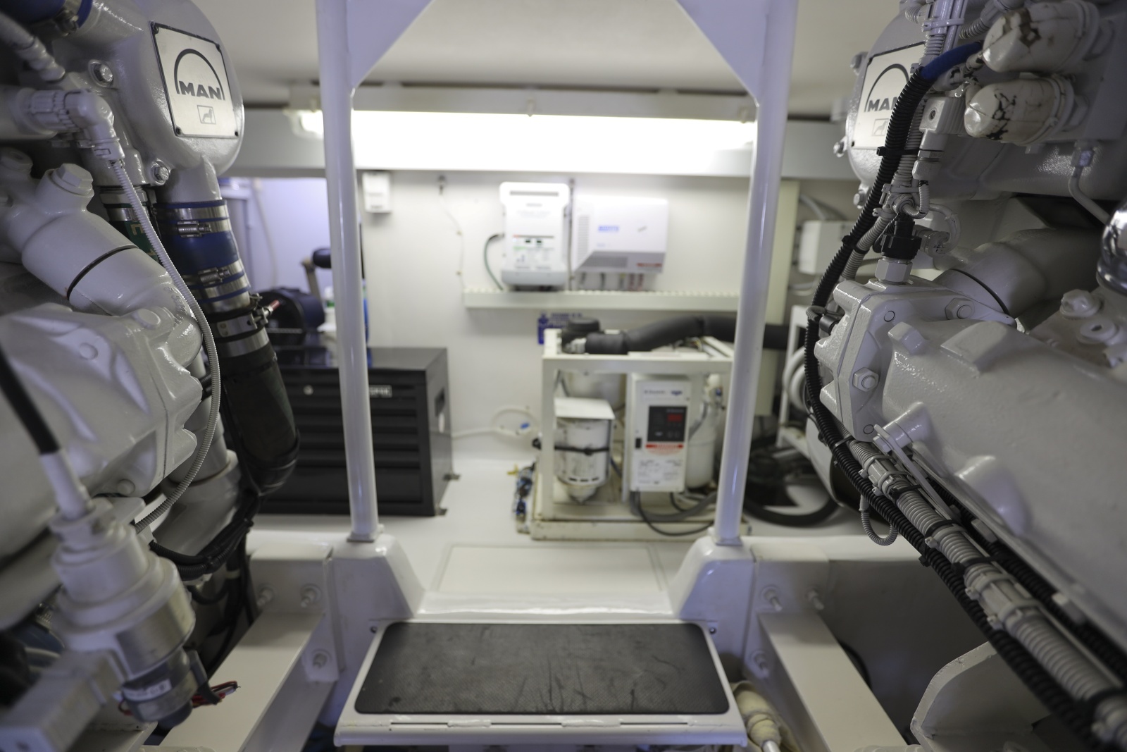 Viking 5- Lady S - Engine Room