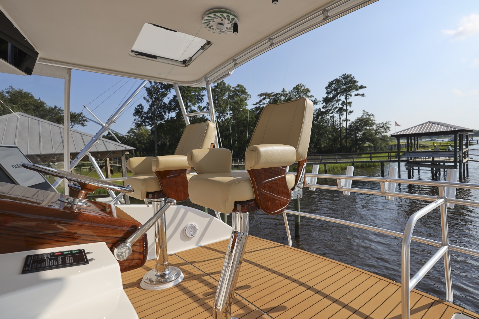 Viking 5- Lady S - Exterior Flybridge