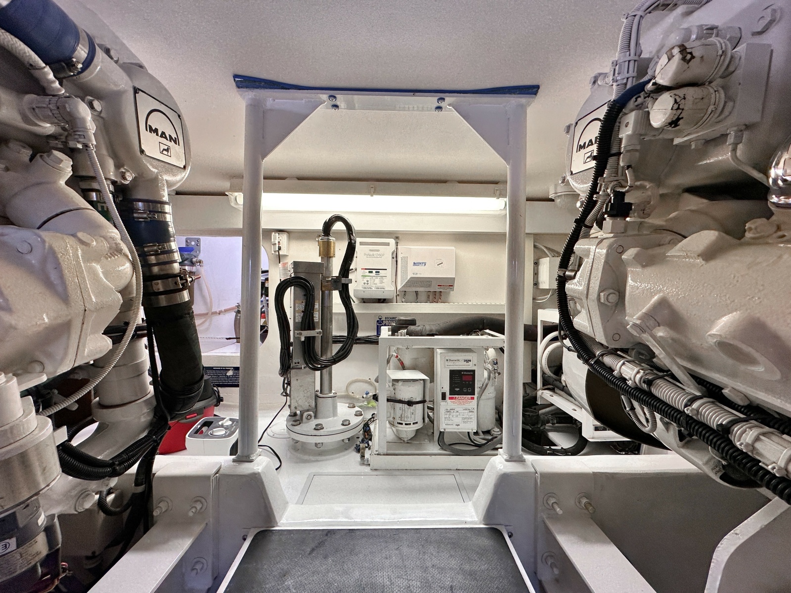 Viking 5- Lady S - Engine Room