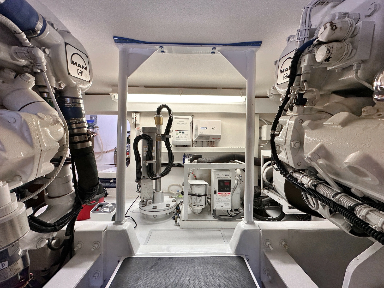 Viking 5- Lady S - Engine Room