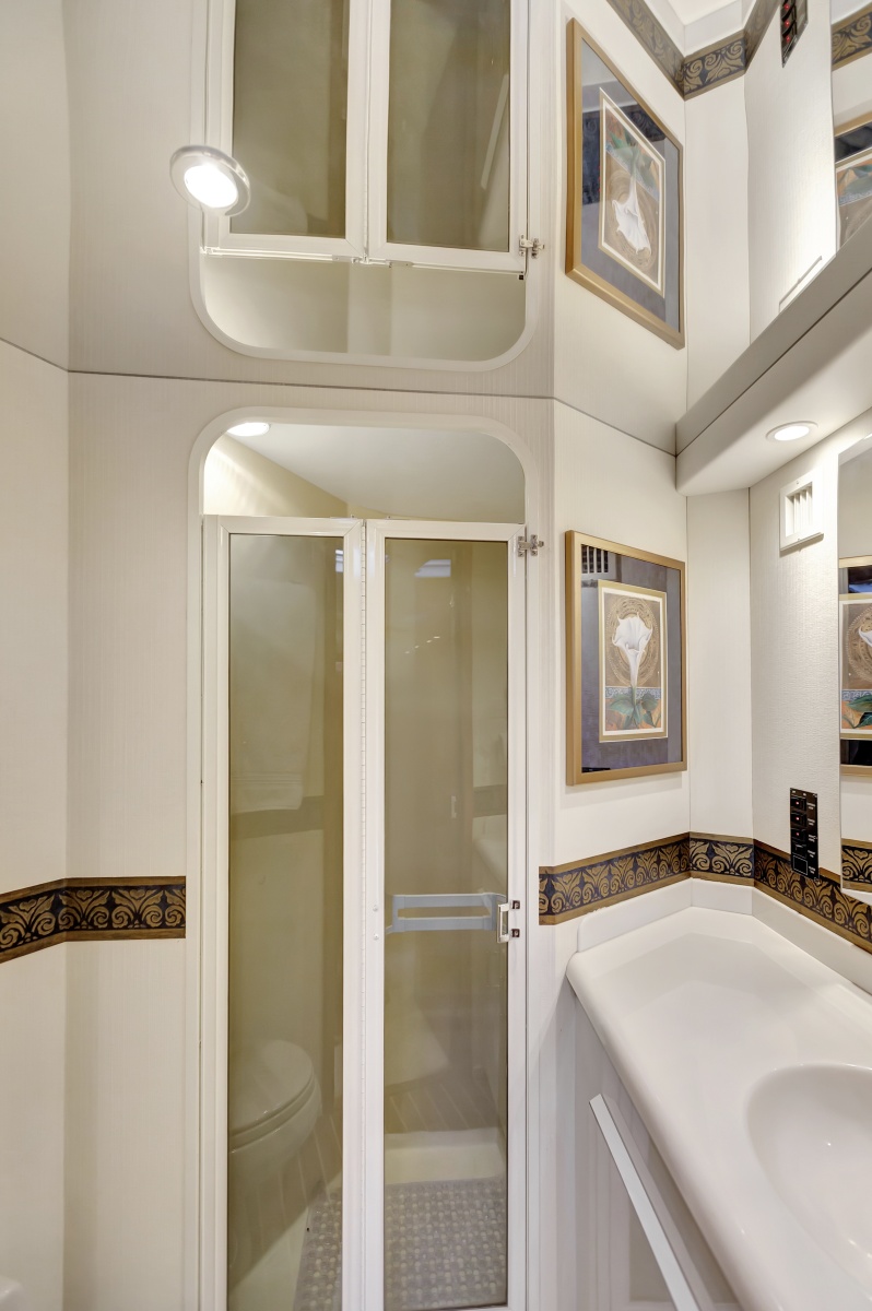 50' 2001 Viking 50 Convertible