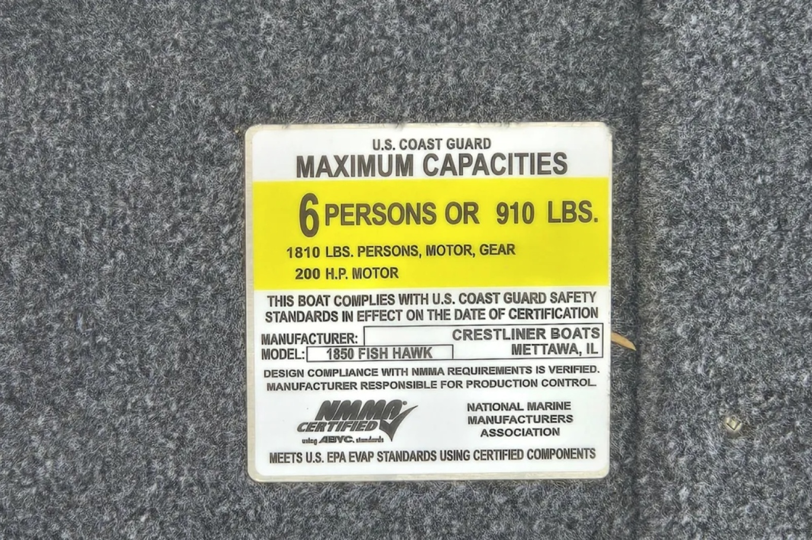 18ft Crestliner Yacht For Sale