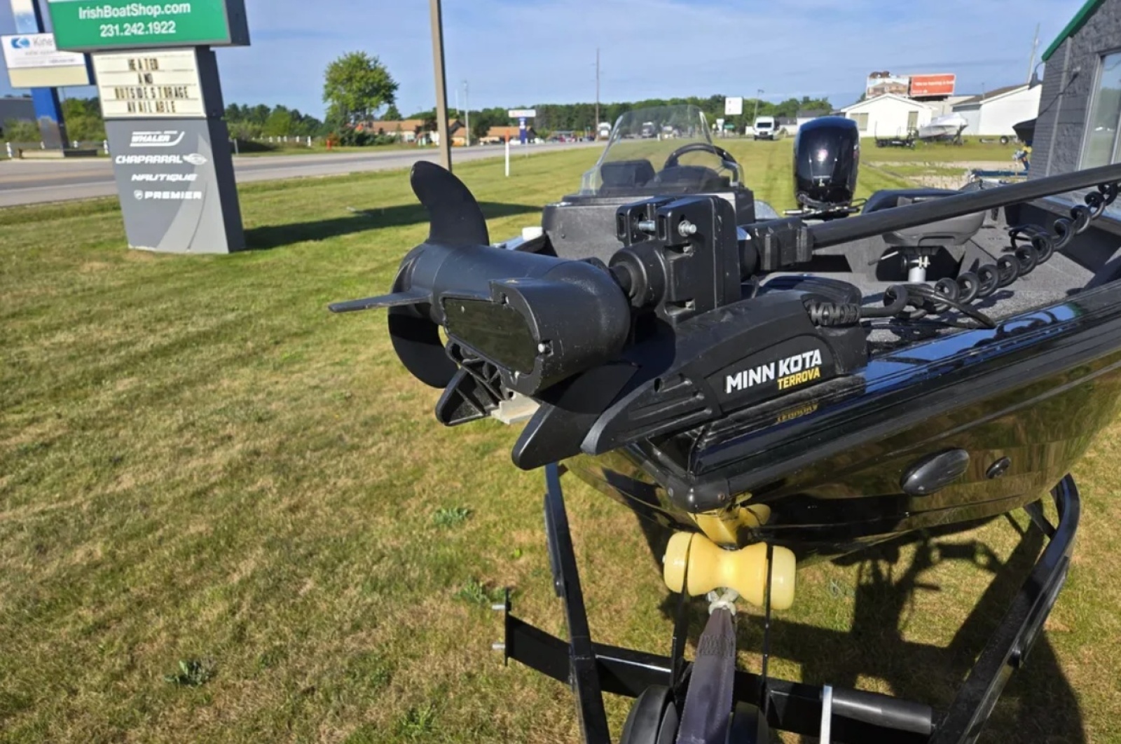 18ft Crestliner Yacht For Sale