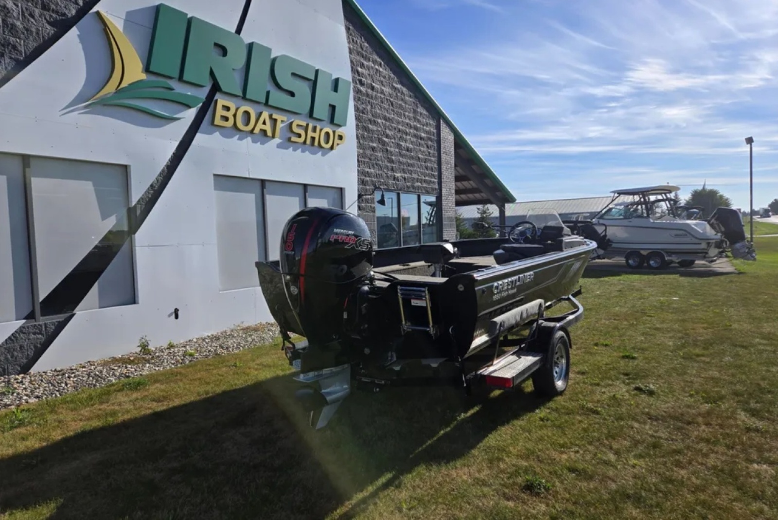 18ft Crestliner Yacht For Sale