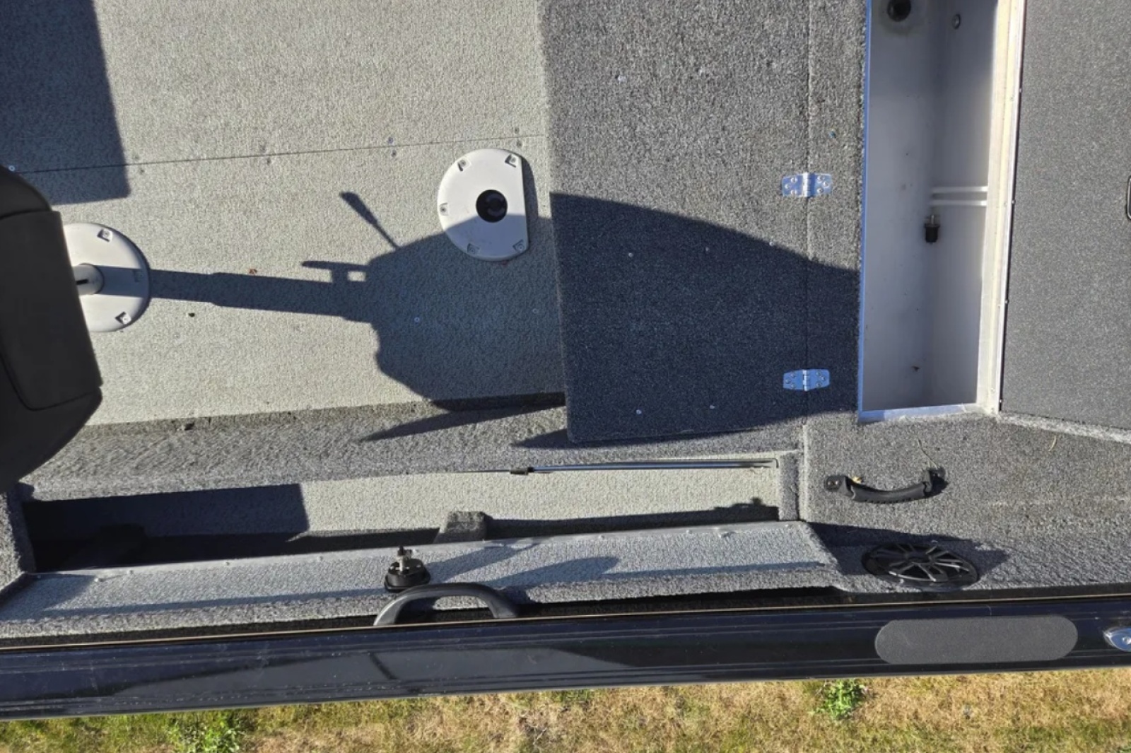 18ft Crestliner Yacht For Sale