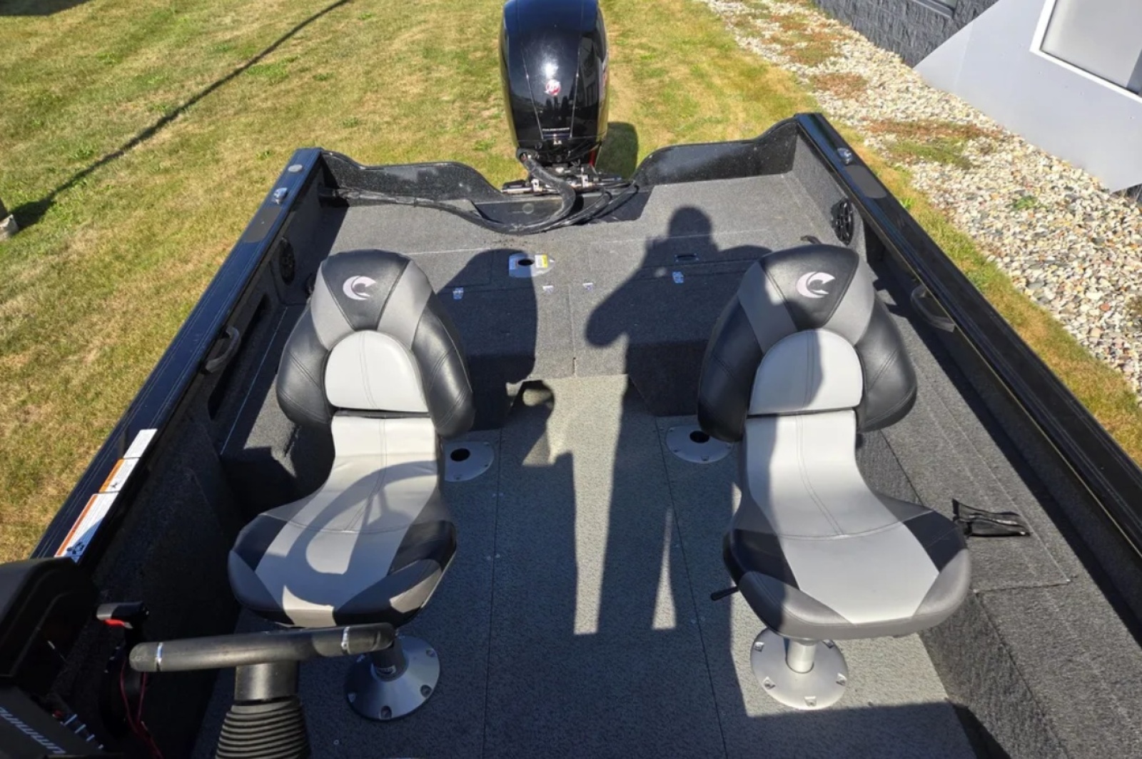 18ft Crestliner Yacht For Sale