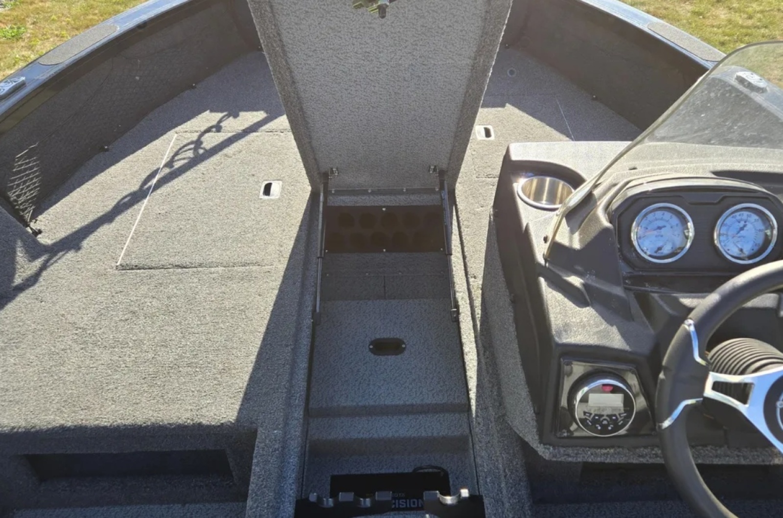 18ft Crestliner Yacht For Sale