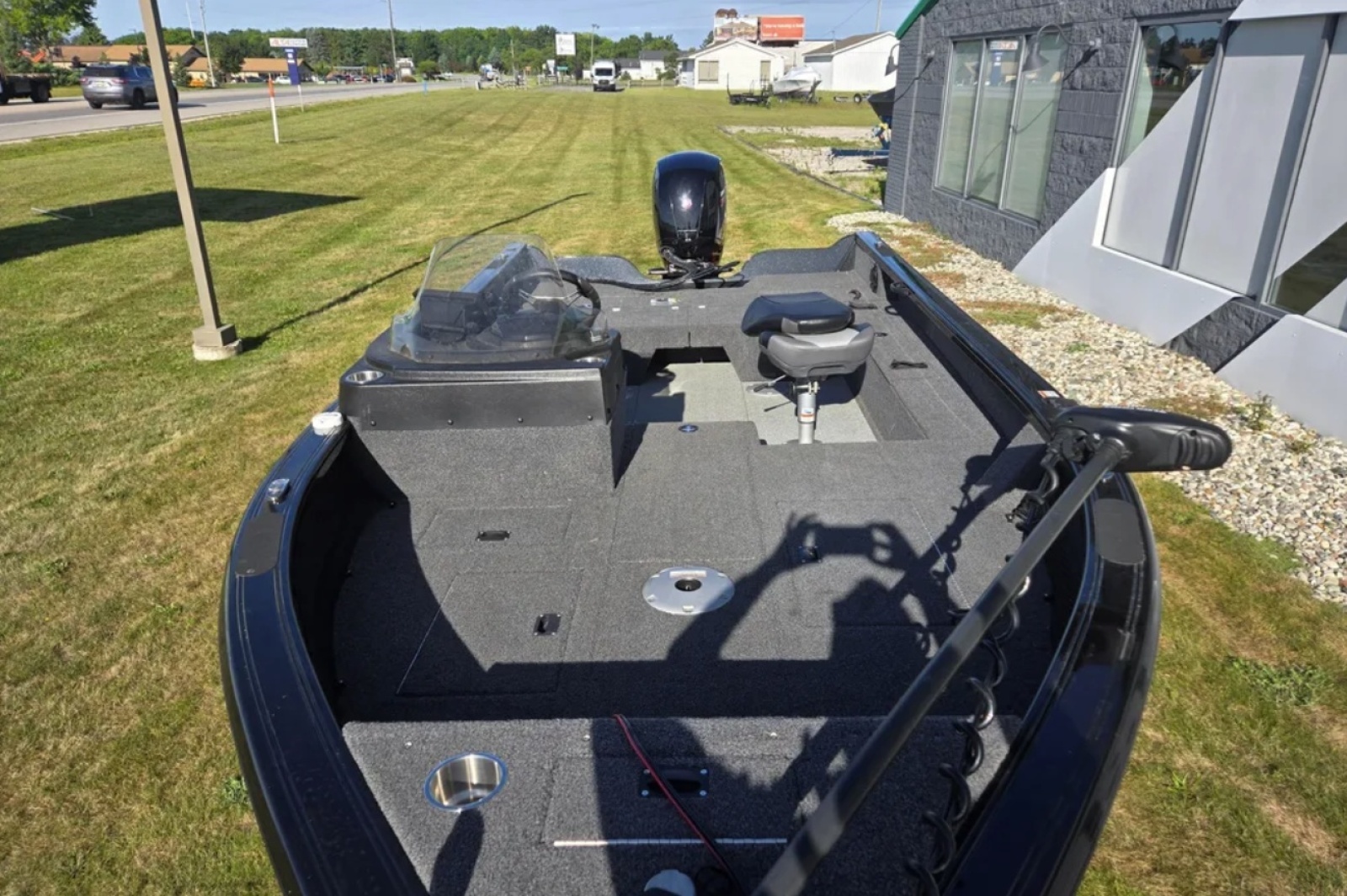 18ft Crestliner Yacht For Sale