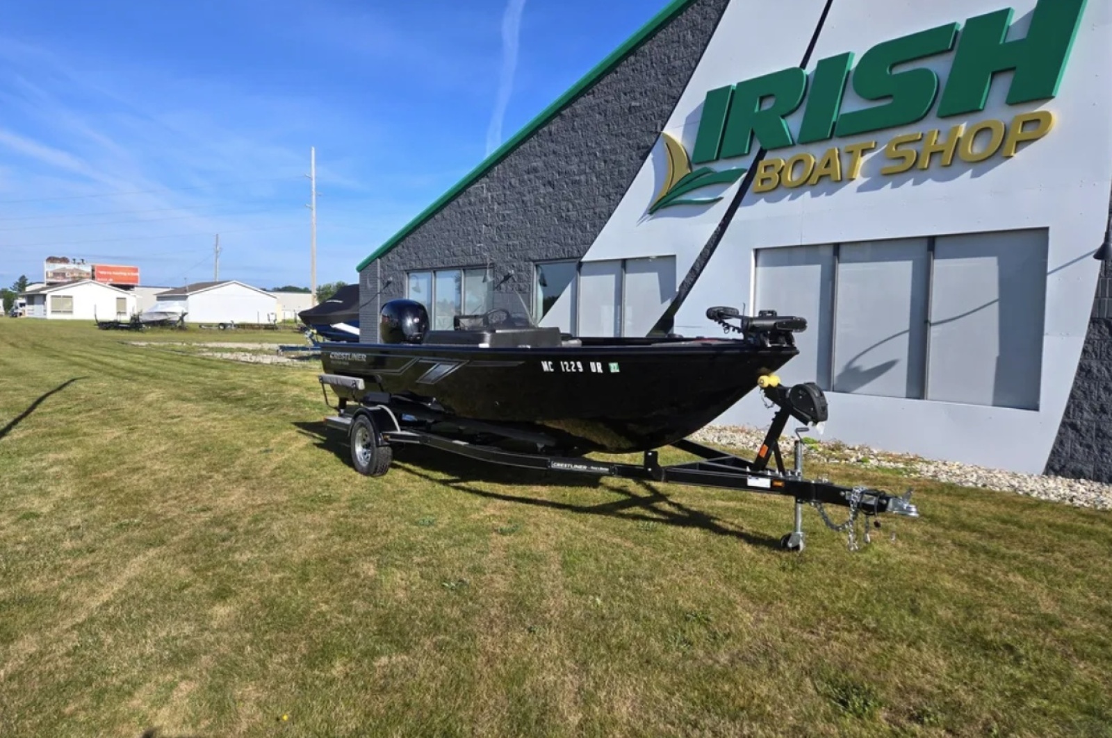 18ft Crestliner Yacht For Sale