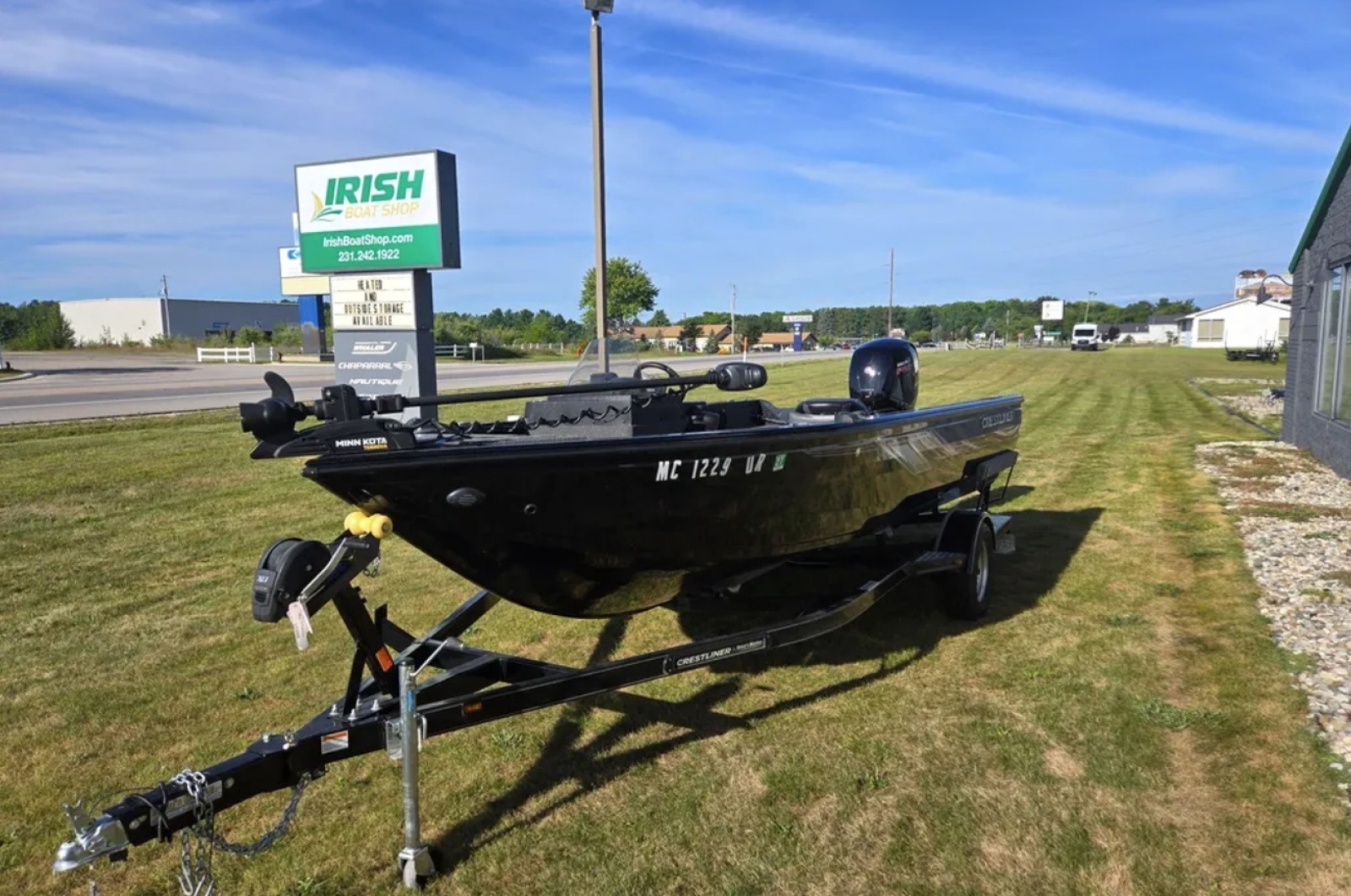 18ft Crestliner Yacht For Sale