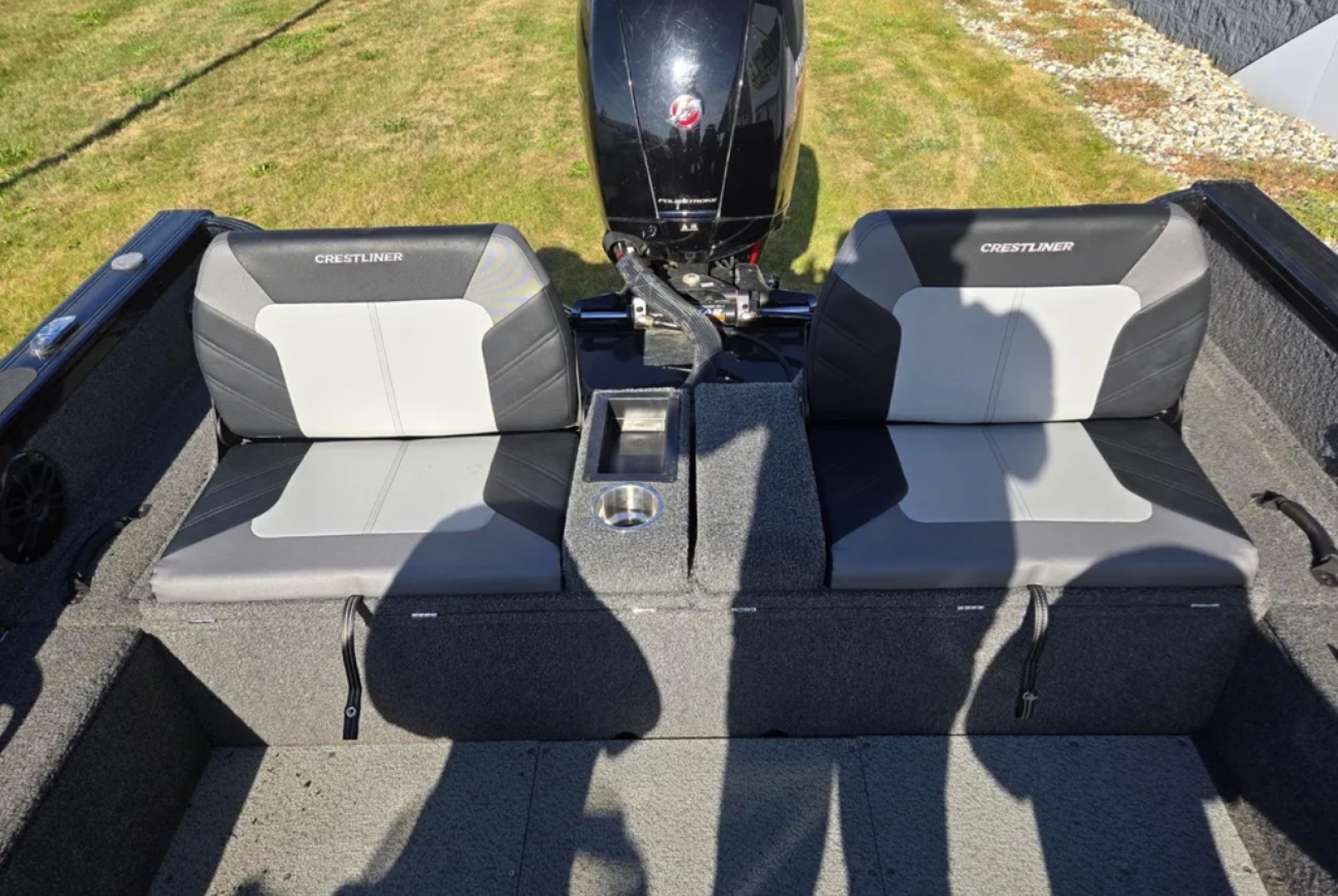 18ft Crestliner Yacht For Sale