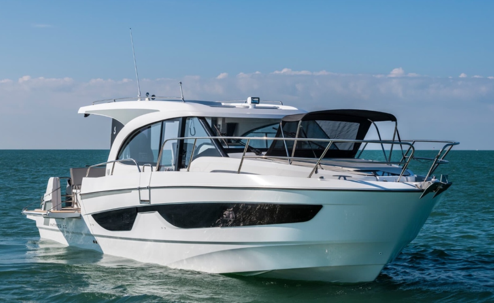 2023 Beneteau Antares 11