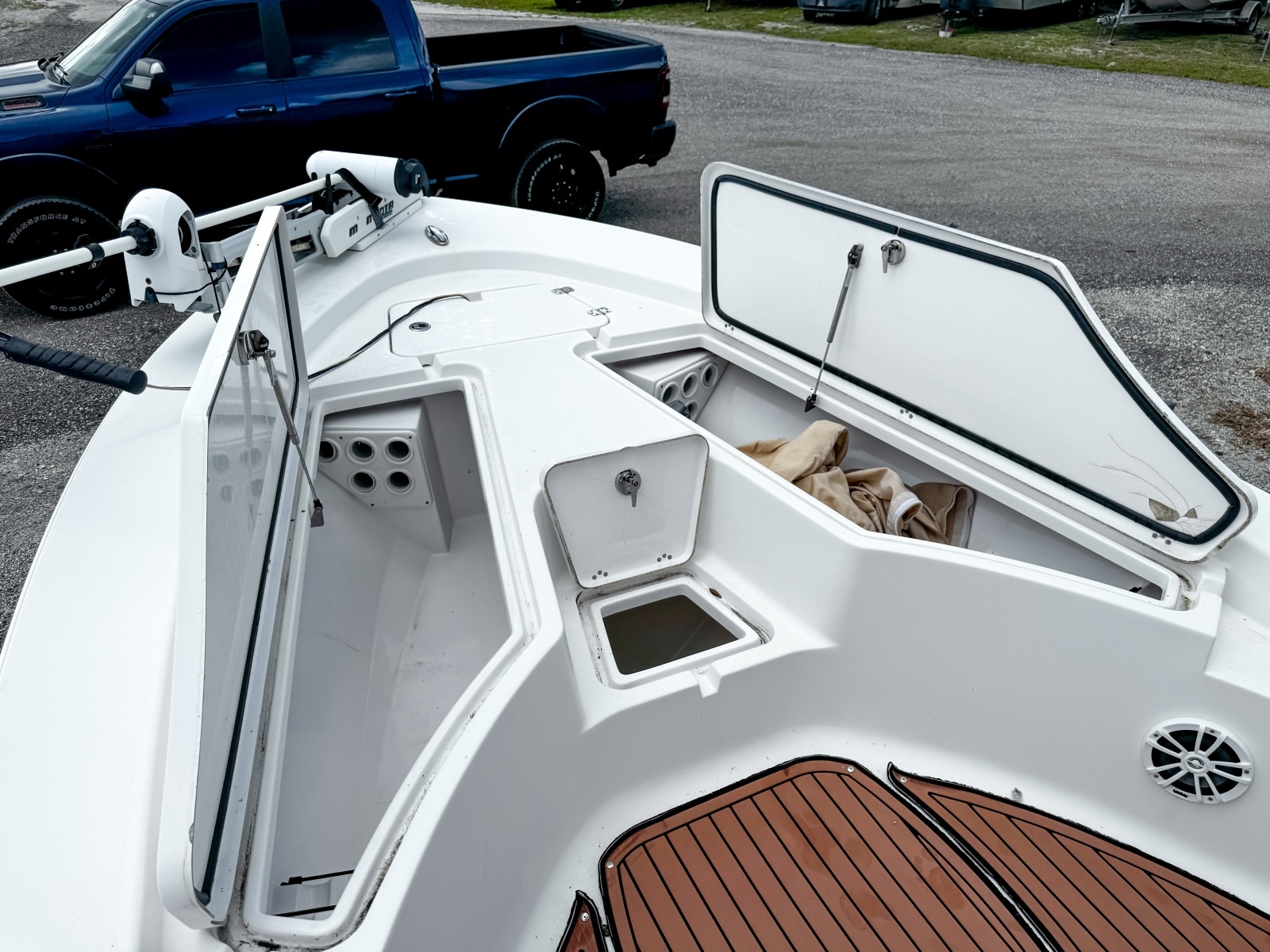 2014 Sportsman Masters 247 Bay Boat