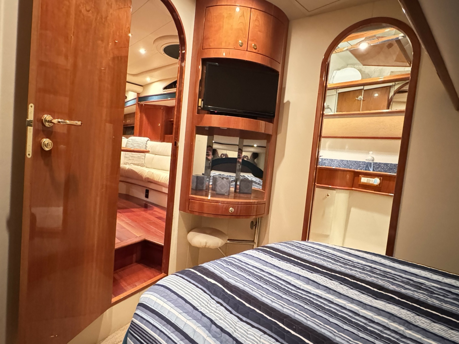 56' 2001 Neptunus 56 Express