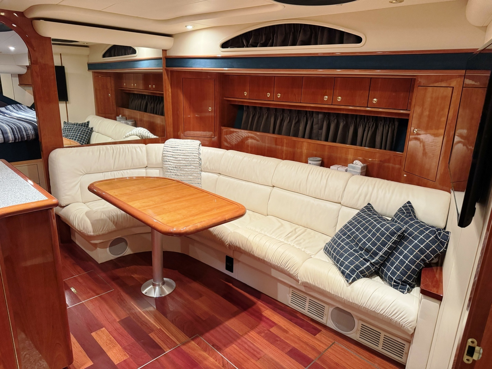 2001 Neptunus 56 Express