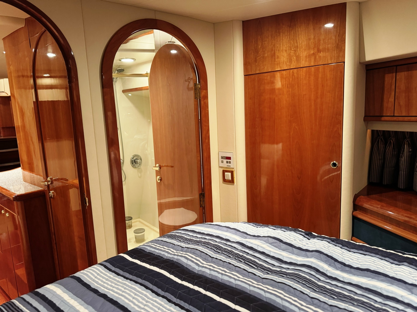 56' 2001 Neptunus 56 Express