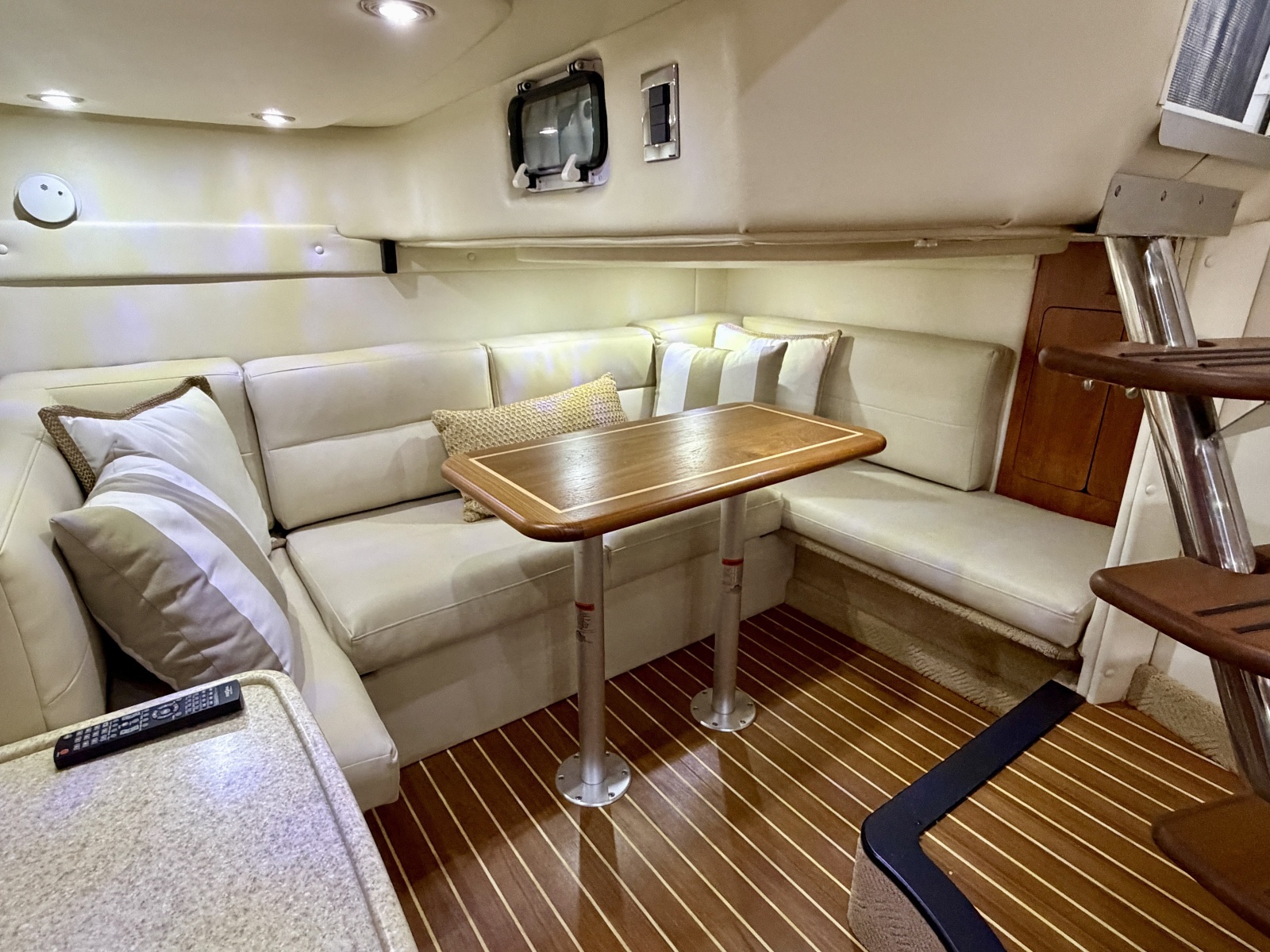 35ft Rinker Yacht For Sale