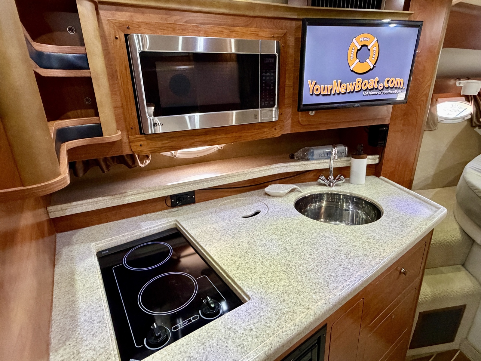 35' 2007 Rinker 350 Express Cruiser