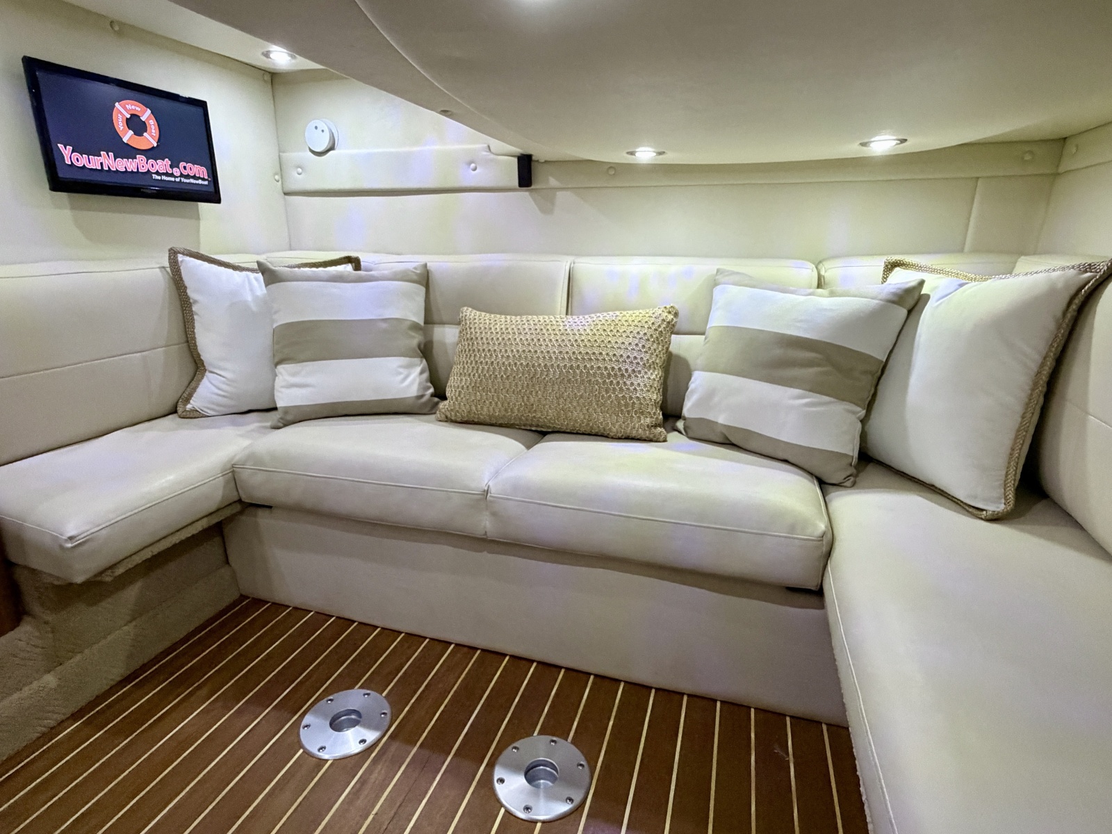 35' 2007 Rinker 350 Express Cruiser