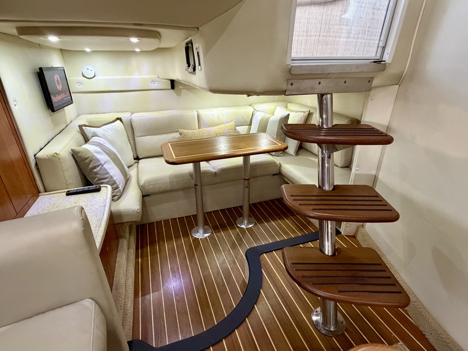 35' 2007 Rinker 350 Express Cruiser